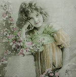 Diseño de dicho vintage de niña de las flores