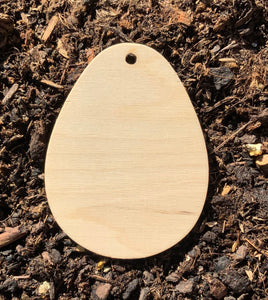 Huevo de madera para colgar.