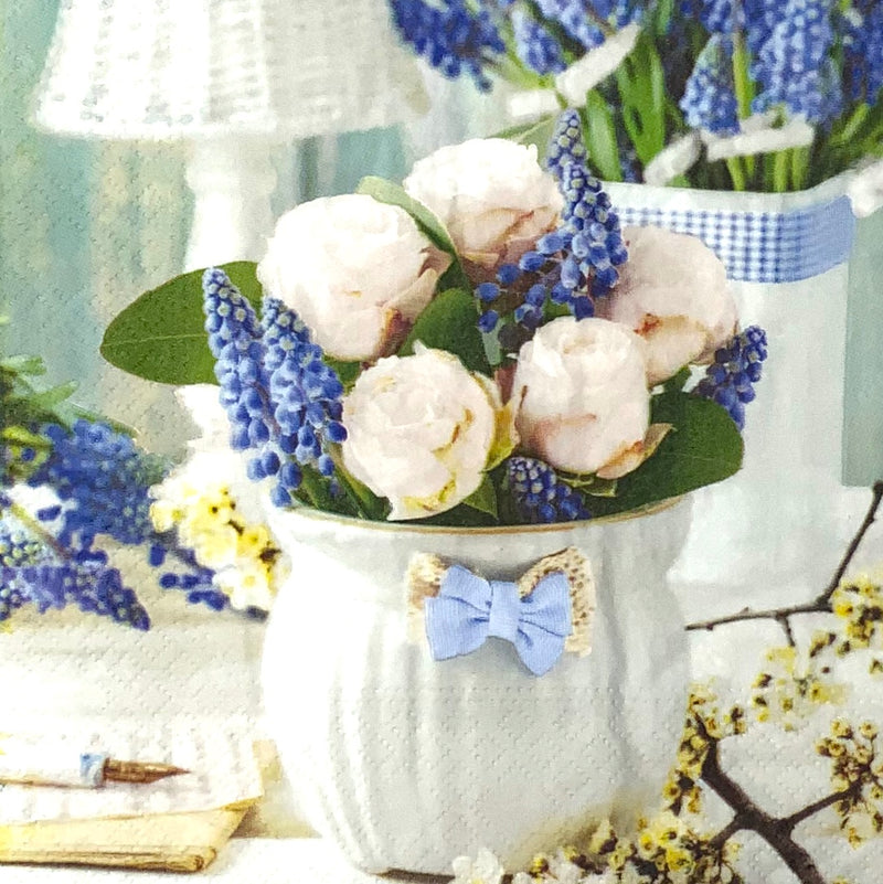 Vase mit Osterblumen
